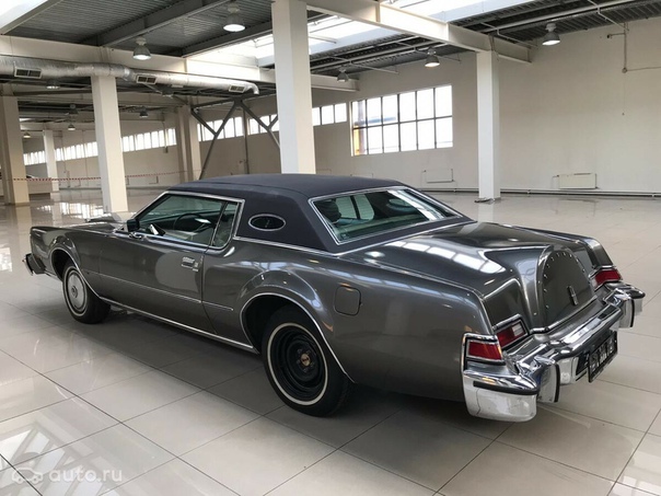 Освоив урок популярности от Cadillac, в 1972 году Lincoln создает Mark IV. Он имеет округлые формы, вся машина была как будто нарисована под линейку — обводы кузова стали острыми как бритва. Дизайнеры не ошиблись. Машина стала легендой.