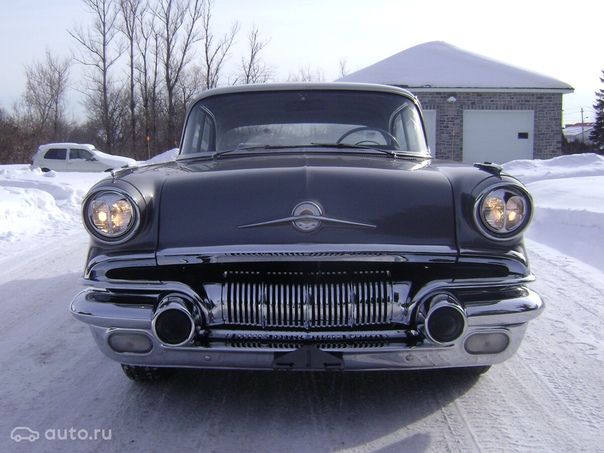 И вновь перед нами автомобиль из разряда культурных ценностей. Pontiac Lauretian —  седан 1957 года выпуска. Редчайший раритетный автомобиль в состоянии нового.