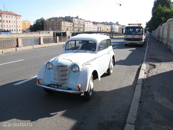 Кадет 1938 года. Вывезен из Германии в 1947 году. Машина отреставрирована для участия в реконструкциях, кино и фотосъёмках. Сохранились даже таблички приёмки вермахта.