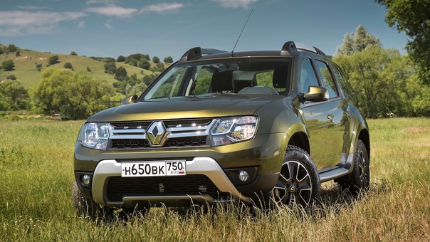 У российского Renault Duster появились новый руль и доработанная мультимедийка с поддержкой Android Auto и Apple Carplay. Внешне и технически кроссовер не изменился. Он будет примерно на 15 тысяч рублей дороже предыдущей версии. Дату начала продаж объявят позднее