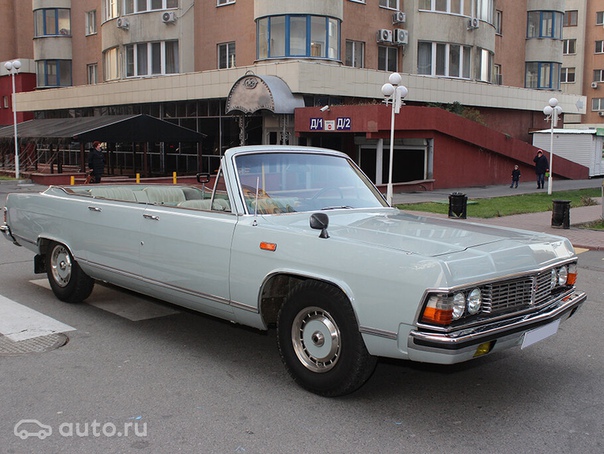 ГАЗ-14-05 — парадный фаэтон. С 1982 по 1988 год их было выпущено 15 экземпляров, причём самый первый хранится в музее ОАО «ГАЗ». Мощность двигателя 1405 составляет 220 лошадиных сил. коробка передач 3-ступенчатый АКПП. В идеальном состоянии после реставрации.