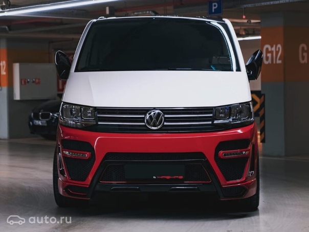 VW Caravella 2016 года с пробегом 17 тысяч километров. Тюнинг делался в одном из самых дорогих и качественных тюнинг ателье. Единственная на сегодняшний день в мире. 