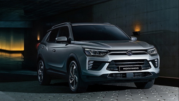 Корейская марка SsangYong представила кроссовер Korando нового поколения (в России его предшественник продавался под названием Actyon). Он получил новый 136-сильный 1,6-литровый дизель, 10,25-дюймовую цифровую приборку и адаптивный круиз-контроль. При этом он дешевле кроссовера предыдущего поколения, но только в Корее – бренд практически ушёл с российского рынка: