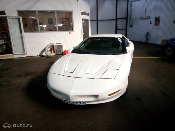 Американская классика из 90-х. Pontiac Firebird IV — машина с богатой родословной, на наших дорогах смотрится исключительно привлекательно и необычно. 