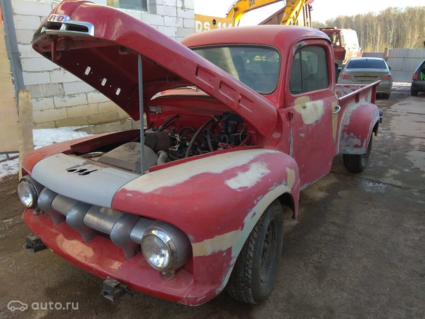 Ford F2 выпуска 1951 года, начата переделка под стрит род, сделана подготовка под перетяжку салона и покраску. Ввезен как культурная ценность и ждет своего спасителя!