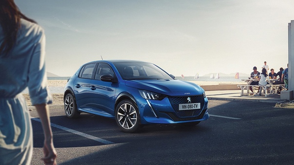 Компания Peugeot не смогла сохранить в тайне внешность Peugeot 208 второго поколения – в сеть попали официальные фотографии хэтчбека. Они плохого качества, но зато можно рассмотреть новинку со всех сторон, в том числе внутри: