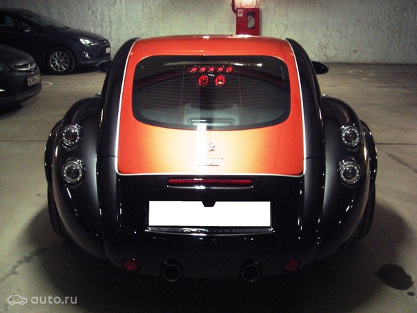 Wiesmann GT MF4. Двигатель 4.8 литра на 367 сил. Автомобиль был ввезён в РФ в 2007 году. Дополнительно установлены камеры переднего и заднего вида, усилитель, акустика и сабвуфер Alpine.