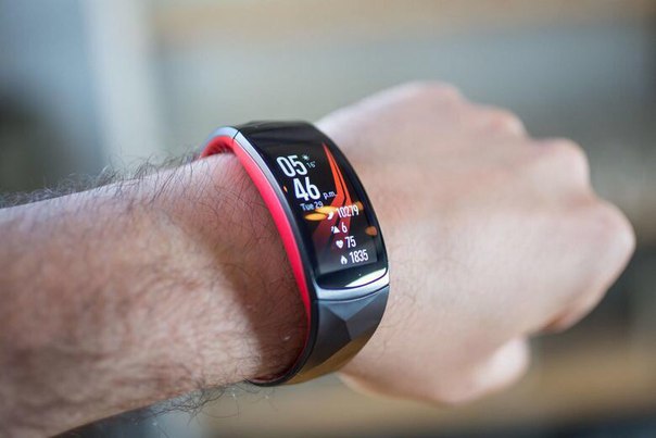 Браслет Samsung Gear Fit2 Pro пока нельзя использовать совместно с iPhone, так как Apple не одобрила соответствующее приложение для iOS