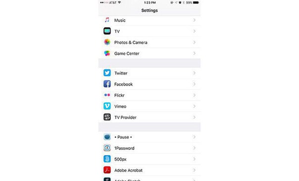 В iOS 11 компания Apple удалила возможность интеграции учётных записей социальных сетей