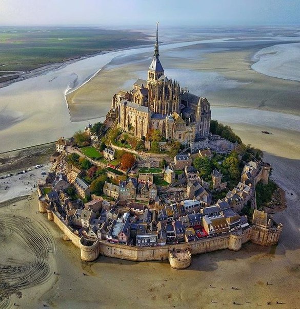 Мон Сен-Мишель, Франция.