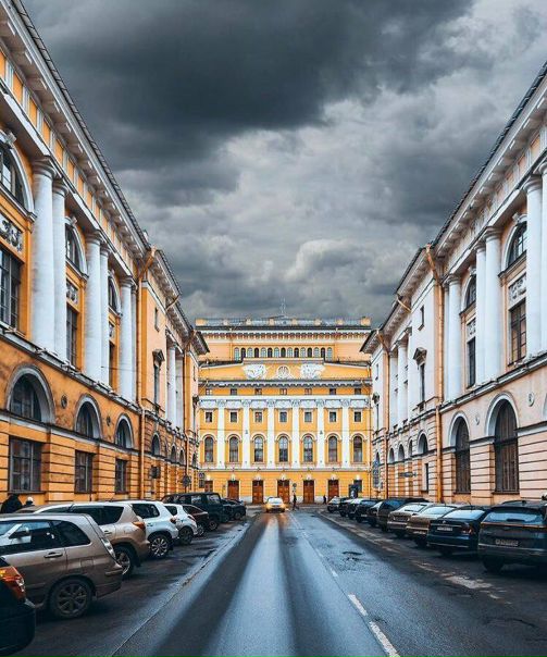Доброе утро, друзья! Надеемся, что вчерашний снег не стал причиной всеобщего уныния. Ведь сегодня на улице солнце  да-да, такой он, этот Петербург. За окном 0 градусов. 