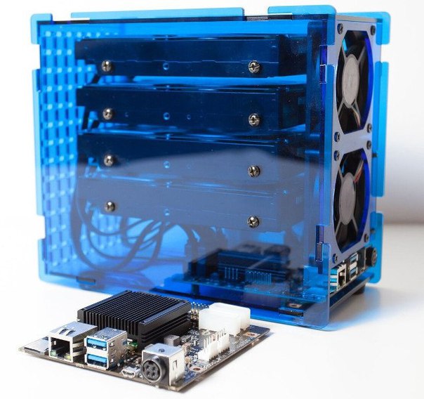 Самосборное NAS Kobol Helios4 поддерживает до четырех HDD типоразмера 3,5 дюйма и дистрибутивы Armbian и OMV