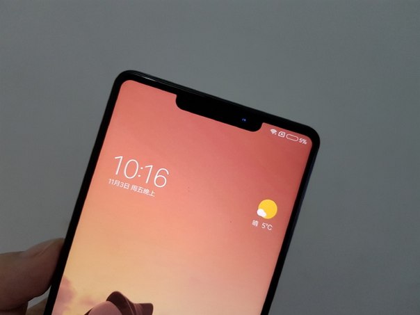 Предполагаемые изображения смартфона Xiaomi Mi Mix 2s демонстрируют безрамочный экран 