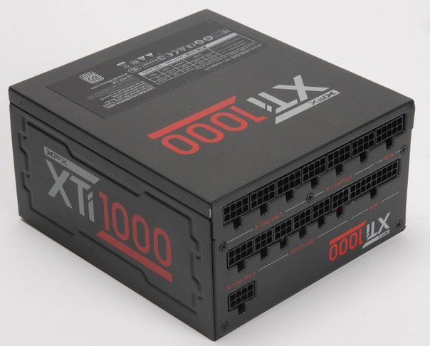 Блок питания XFX XTi-1000W имеет сертификат 80 Plus Titanium 
