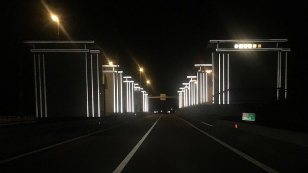 Дамбу в Нидерландах подсветили без электричества