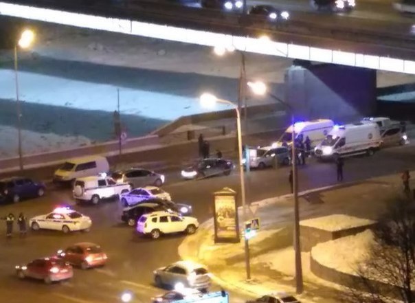 В Петербурге мужчина открыл огонь по автомобилю!!! 