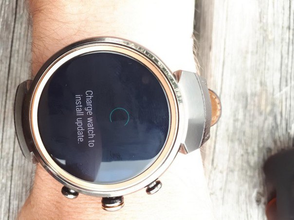 Asus выпустила обновление до Android Wear 2.0 для умных часов ZenWatch 3, но не для ZenWatch 2