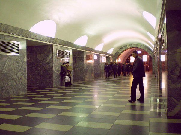 На сегодняшний момент, в больницах Санкт-Петербурга остаются ещё 50 пострадавших после жуткой трагедии в метро. Состояние троих пациентов врачи оценивают как крайне тяжёлое. 