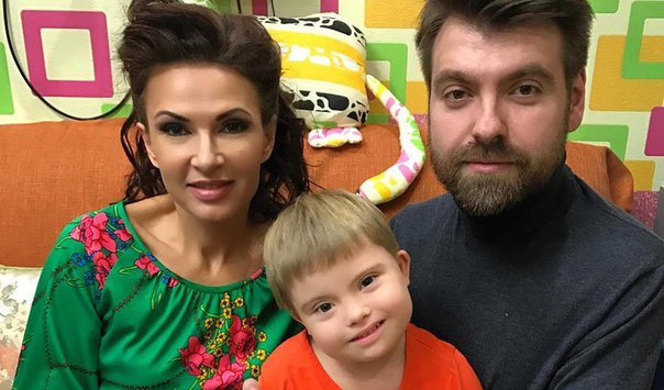 СМИ назвали «хорошей игрой» развод Эвелины Бледанс