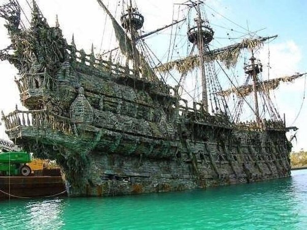 Летучий голландец из пиратов Карибского моря