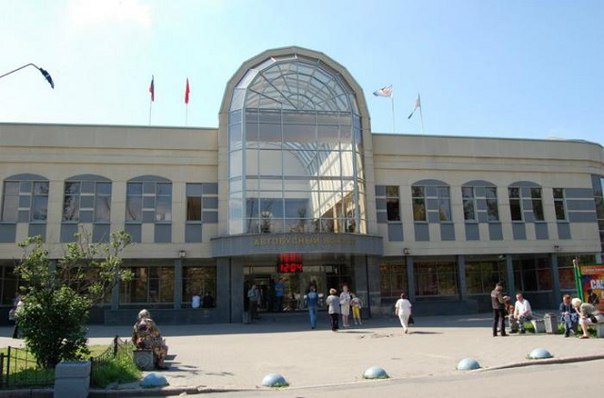 В Петербурге узаконили только одну междугороднюю остановку для автобусов!