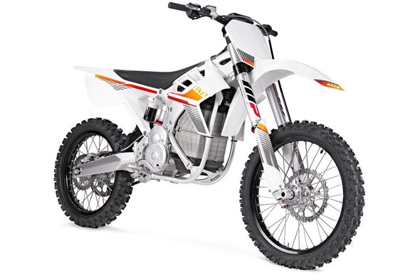 Новый электромотоцикл Alta Motors полностью заряжается за 1,5 часа 