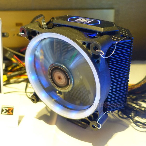 Процессорный охладитель Xigmatek Whiz RGB украшен светодиодной подсветкой 