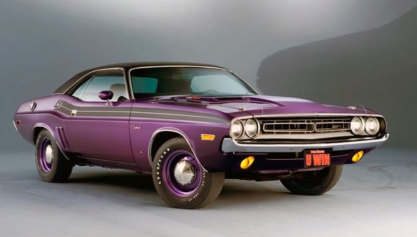 Это великолепный Dodge Hemi Challenger и наш субботний плейлист.