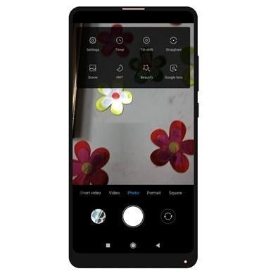 На этой неделе компания Xiaomi не только выпустила смартфоны Xiaomi Mi Pay и Redmi Go in на территории Индии, но и добавила интересную возможность в стоковое приложение камеры в прошивке MIUI. Речь идет о поддержке технологии Google Lens, которая отвечает за распознавание предметов и объектов по фотографии, а также штрих-кодов, цифр и прочей информации. Данная функциональность активируется в разделе настроек родной камеры MIUI. Google Lens позволяет распознавать животных, пейзажи, предметы, запечатленные на фотографии, а также сканировать QR-коды и так далее. Также можно навести камеру на календарь и сразу же установить запланированное мероприятие на конкретную дату. Пока что функциональность работает только на смартфонах Poco F1, Redmi Note 7 и Redmi Y2 при использовании свежей бета-версии MIUI. В дальнейшем список смартфонов будет расширен, также функциональность будет добавлена в стабильную версию прошивки, распространяемую по воздуху.