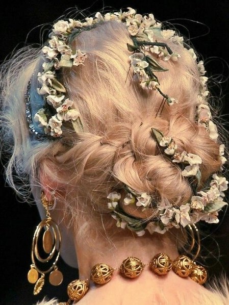 Цветочные венки на показе мод Dolce&Gabanna