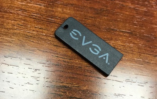 Системные платы EVGA теперь будут комплектоваться флэшкой с драйверами 