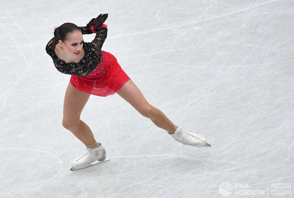 Красочные фотографии выступления  фигуристок в произвольной программе на чемпионате мира 