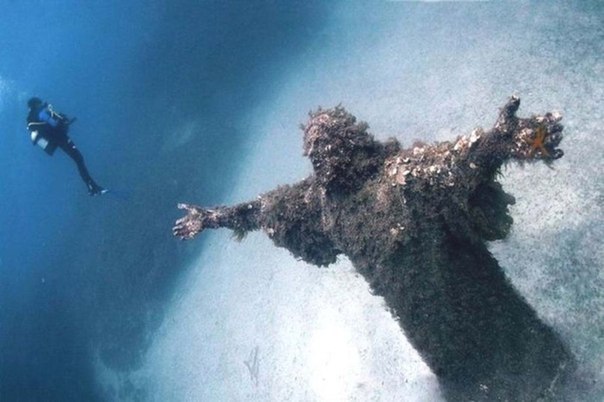 Статуя Христа Спасителя под водой, Мальта