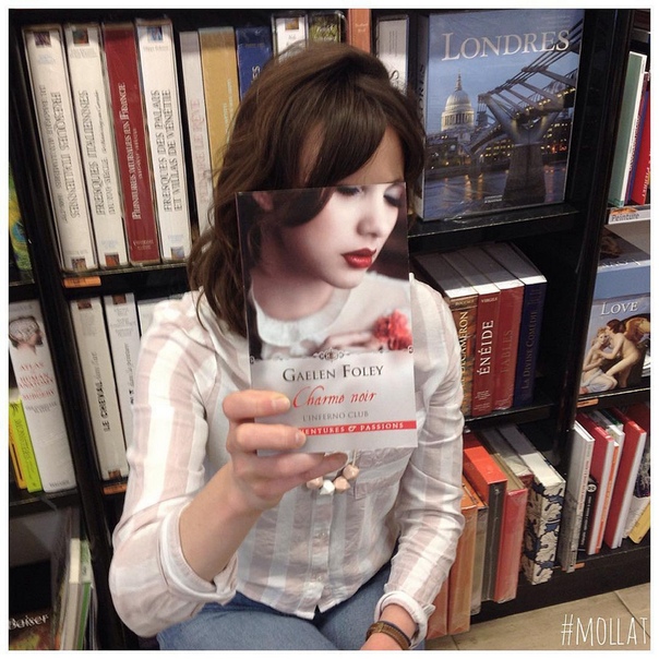 Book Face: сотрудники книжного магазина делают креативные снимки с обложками книг