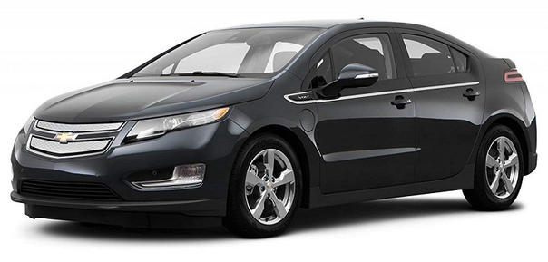 В 2011 году Chevrolet Volt если не взорвал североамериканский рынок гибридов, то как минимум заставил говорить о себе. На тот момент, когда по-настоящему массовые электромобили даже не планировались, Volt представил собой передовое транспортное средство – автомобиль будущего. Позже, к слову, он появился и в Европe, но с иным дизайном передней части и другим названием – Opel Ampera. И хотя Ampera, что называется, «не пошла», Volt на домашнем рынке за семь лет производства обрел свыше 150 000 владельцев. И вот сейчас в General Motors приняли решение похоронить Volt. Новый план массивной реструктуризации GM предусматривает увольнение свыше 14 000 работников и закрытие семи заводов, расположенных в разных странах мира, до конца года. С производства будут сняты бензиновые седаны Buick LaCrosse, Chevrolet Impala, Cadillac CT6 и, собственно, Volt. Последние товарные Volt сойдут с конвейера в марте следующего года. Интересно, что под конец производства гибрид продавался неплохо. К примеру, если за первый год производства GM продала только 7671 Volt при плане 10 000, то в 2016 и 2017 годах автомобиль находил свыше 20 000 новых владельцев ежегодно. Но теперь его гибридная песня спета. В «послевольтовую» эпоху в General Motors сосредоточатся на электромобилях (на платформе Bolt планируется целая линейка) и кроссоверах, которые, в отличие от седанов, сейчас пользуются повышенным спросом не только в США, но и по всему миру.