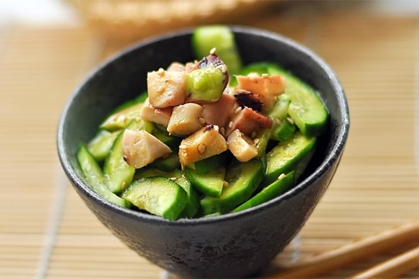 Салат из огурцов и осьминога с васаби/Cucumber and Octopus Salad with Wasabi. 