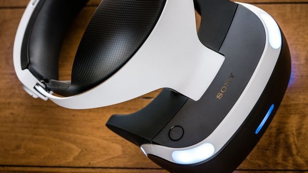 Компания Sony объявила о снижении цены на гарнитуру виртуальной реальности PlayStation VR. Если ранее она оценивалась в 400 долларов, то теперь стоит всего 300 долларов. Аналогичная цена будет и у комплекта Doom VFR, а за комплект The Elder Scrolls V: Skyrim VR Bundle придётся отдать на 50 долларов больше.