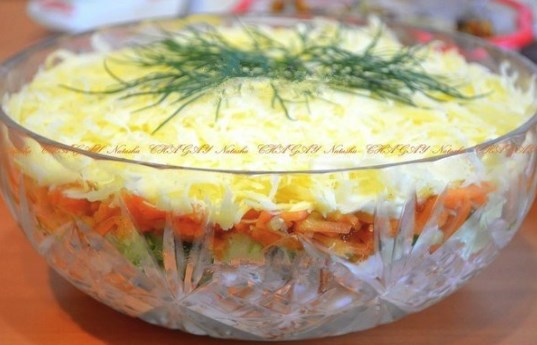 Салат с копченой курицей.  