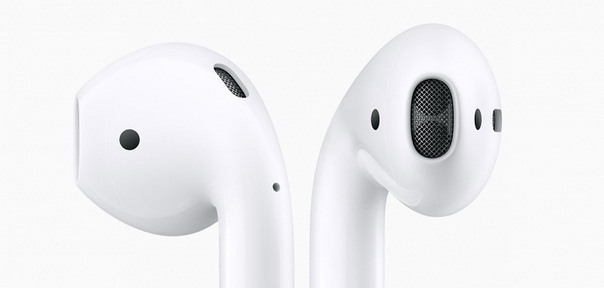 Продажи беспроводных наушников AirPods в 2018 году превысили 35 млн единиц. На рынке присутствует огромное количество подделок AirPods, многие не отличаются качеством, однако в некоторых случаях китайцам удается действительно удивить. Например, новый клон AirPods 2 настолько похож на оригинальные наушники, что даже умеет автоматически подключаться к iPhone без дополнительных настроек. Да, клон получит чип W1, который присутствует в оригинальных наушниках AirPods. Автор обзора под ником EverthingApplePro отмечает, что наушники выделяются на фоне других клонов хорошим качеством звучания («75-80% от того, что предлагают настоящие наушники»), наличием микросхемы W1 (в новой модели ее заменили на Apple H1), модуля Bluetooth 5.0, поддержкой беспроводной зарядки, более комфортной для использования формой и улучшенной системой управления жестами. В своем обзоре EverthingApplePro демонстрирует, как поддельные наушники самостоятельно подключаются к iPhone и отмечает, что они очень похожи на оригинальную модель по всем параметрам.