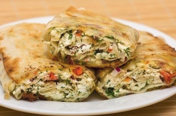 Лаваш с помидорами и сыром 
