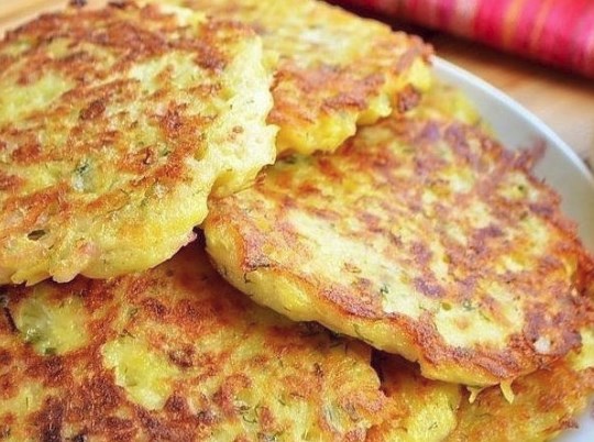 Драники с ветчиной, сыром и зеленью 