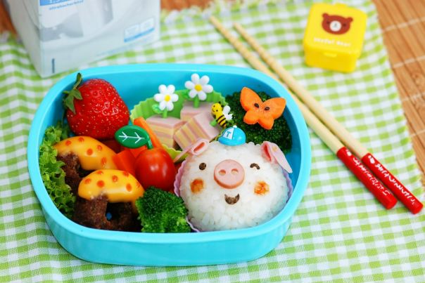 Поросёнок со “сладостями”/Piggy With Sweets. 
