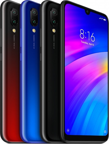 Компания Xiaomi провела в Москве презентацию флагманского смартфона Xiaomi Mi 9 и одновременно с этим раскрыла условия российского выпуска бюджетного Redmi 7. Смартфон появится в продаже 12 апреля. Он будет предлагаться в черном и синем цветах корпуса по следующим ценам: Redmi 7 с 2 ГБ ОЗУ и 16 ГБ флэш-памяти — 9 990 рублей Redmi 7 с 3 ГБ ОЗУ и 32 ГБ флэш-памяти — 11 990 рублей Redmi 7 с 3 ГБ ОЗУ и 64 ГБ флэш-памяти — 13 990 рублей Версия в красном градиентном корпусе ожидается позднее. В Китае цена на Redmi 7 стартует от отметки в 105 долларов. Интересно, что пару недель назад Xiaomi представила в России модель Redmi Note 7 с более интересными характеристиками по цене от 13 990 до 15 990 рублей. Более того, первая партия была распродана по цене 10 990 рублей. Redmi 7 получил экран диагональю 6,26 дюйма с каплевидным вырезом и разрешением HD+, двойную основную камеру с датчиками разрешением 12 и 2 Мп, фронтальной камерой на 8 Мп, аккумулятор ёмкостью 4000 мА·ч, SoC Snapdragon 632.