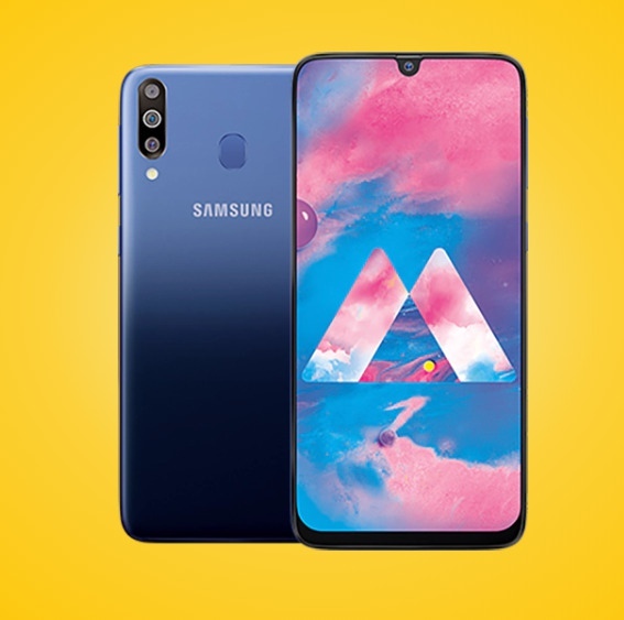 Компания Samsung, похоже, готовит ещё минимум одни смартфон линейки Galaxy A в нижнем ценовом сегменте. И это несмотря на то, что все круглые числа там уже заняты. База TENAA определяет две версии новинки: SM-A3050 и SM-A3058. Судя по всему, это один из тот же смартфон, только толщина у него указана почему-то разная. Под каким именем он выйдет, неясно. Возможно, это будет Galaxy A35 или Galaxy A30e (на изображении модель M30). Смартфон получит дисплей AMOLED диагональю 6,4 дюйма разрешением HD+ и огромный аккумулятор ёмкостью 4900 мА·ч, который в официальных спецификациях, возможно, будет указан, как 5000 мА·ч. При невысоком разрешении дисплея и наличии панели AMOLED с таким аккумулятором новинка явно будет очень автономна. Сердцем смартфона послужит какая-то восьмиядерная SoC с частотой 1,8 ГГц. Оперативной памяти будет 4, 6 либо 8 ГБ, флэш-памяти — 64 либо 128 ГБ. Основная камера будет тройной с датчиками разрешением 13, 5 и 5 Мп, а фронтальная получит 16-мегапиксельный датчик. Что касается габаритов, для одной версии они указаны равными 158,4 х 74,9 х 7,4 мм, а для другой — 159 х 75,1 х 8,4 мм, что несколько странно. Особенно, учитывая идентичную массу в 174 г.