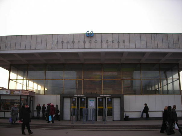 Еще одна новость метрополитена. Всю зиму, до 27 февраля, вход в вестибюль станции 