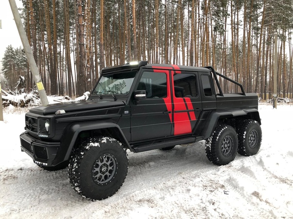 Пикап-вездеход по цене квартиры. Модель 2002 года, G500. Мотор 300 л.с. Переделан под оригинал 66. Все 3 моста ведущие, колеса 37 дюймов.