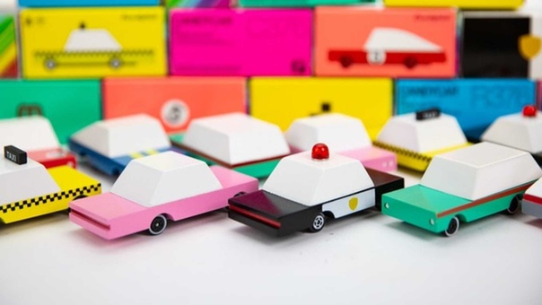 На Kickstarter появился яркий и стильный проект: коллекция деревянных игровых машинок. Каждый автомобиль сделан из блоков бука вручную и имеет специальную конструкцию, чтобы запускать игрушку по деревянным направляющим. Как в детстве, но круче!