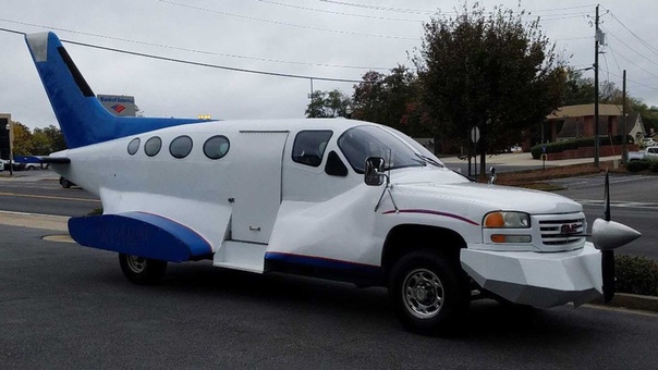 Что произойдет, если скрестить пикап GMC Sierra 2500 HD и старый самолет Cessna 421B Вероятно, вы получите что-то безумное и редкое. У вас нет времени, чтобы построить такое самостоятельно Окей! Тут парень на e-bay продает такой за $8,100.