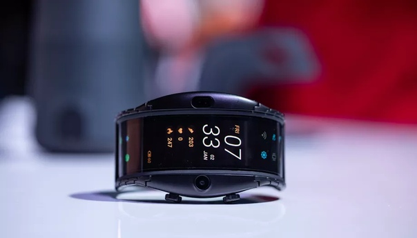 Nubia Alpha: носимый смартфон с 4-дюймовым OLED-дисплеем