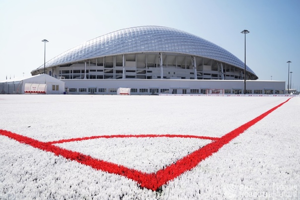  Футбольное поле у стадиона 